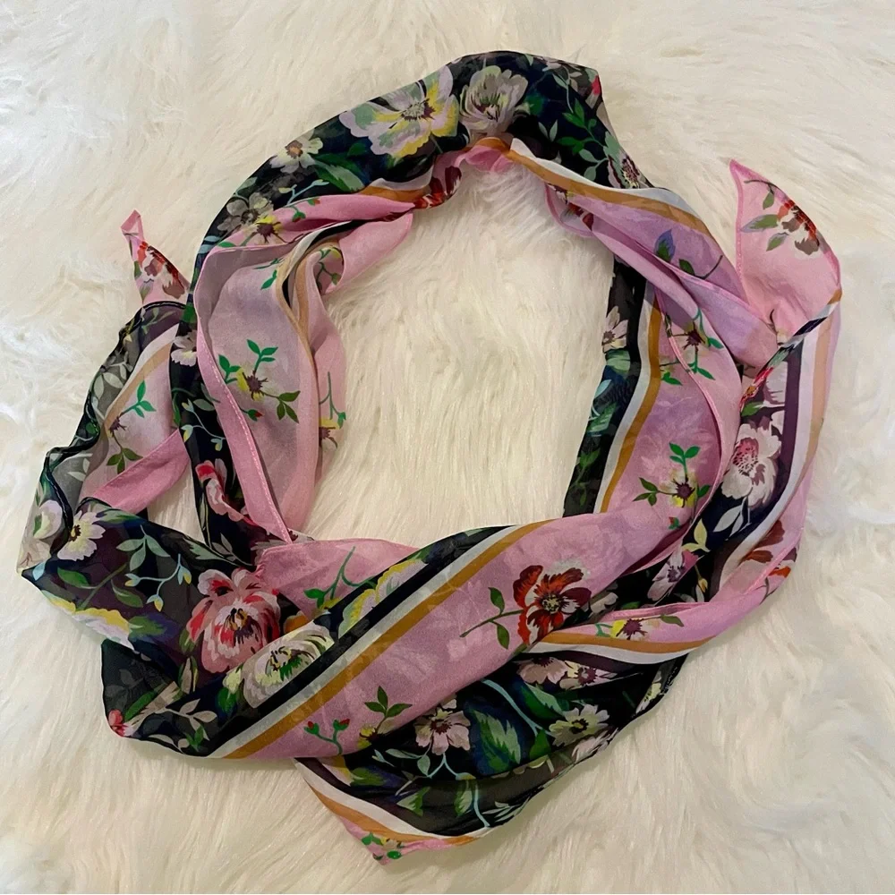 🎉⬇️ cabi Flaunt Scarf #5581 - Picture 2 of 7